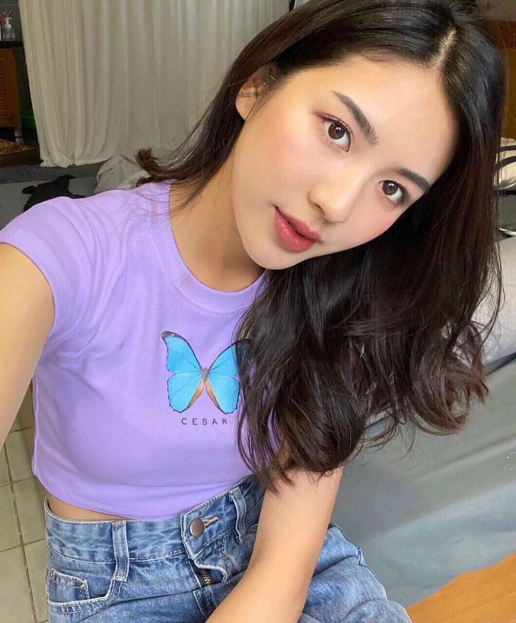 Áo croptop thêu bướm casar