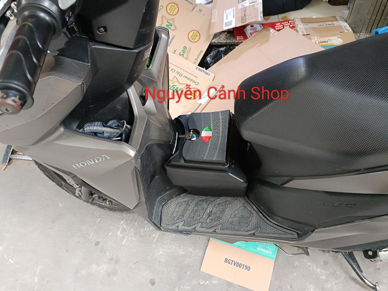 Thùng Giữa Xe Tay Ga,Đựng Đồ Tiện Lợi