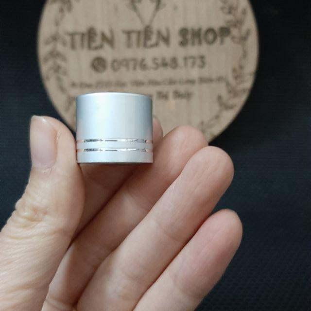 Chai thủy tinh trong dáng cao 15ml, 20ml nắp vặn