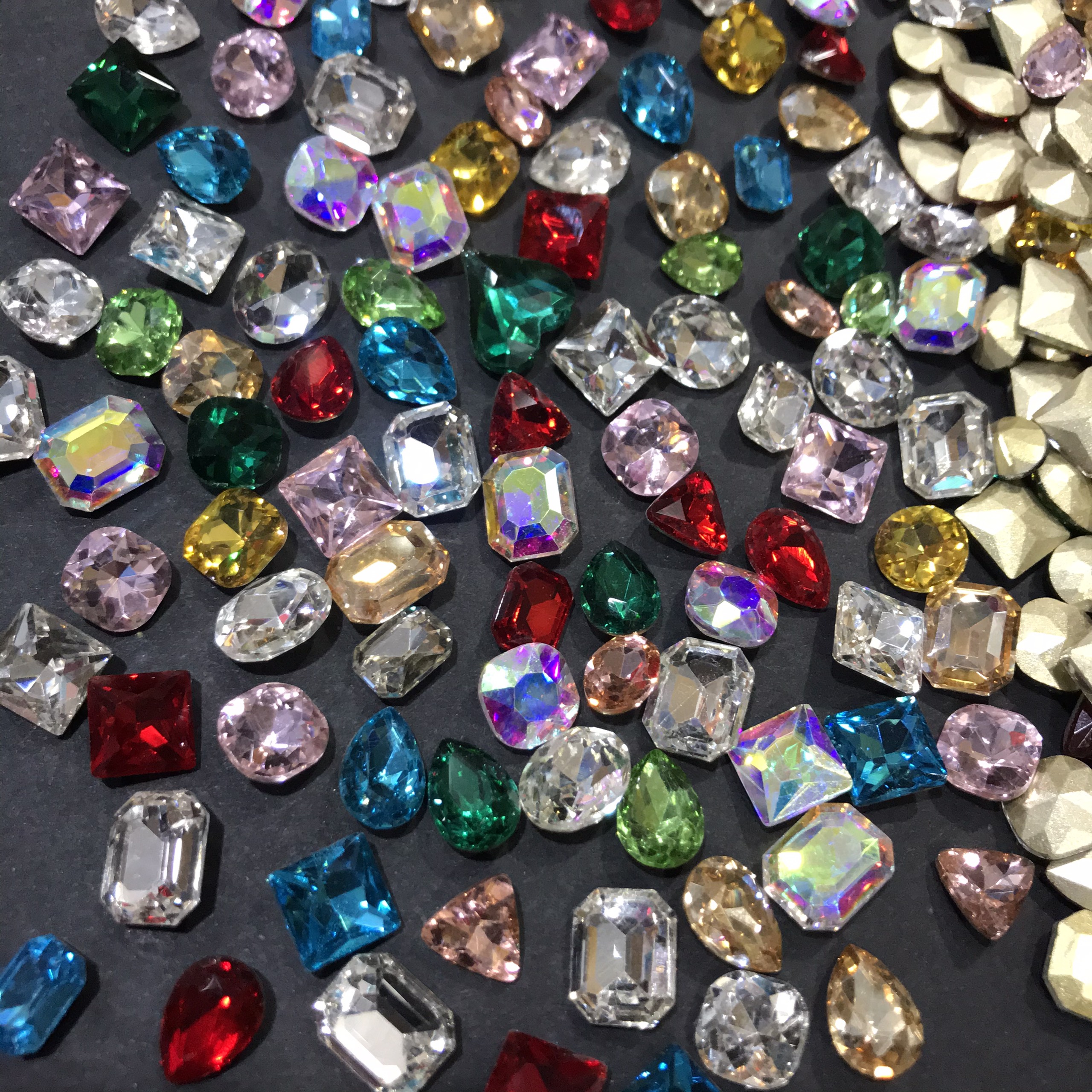 Đá Khối Gắn Móng 30 viên 30k Mix Hình