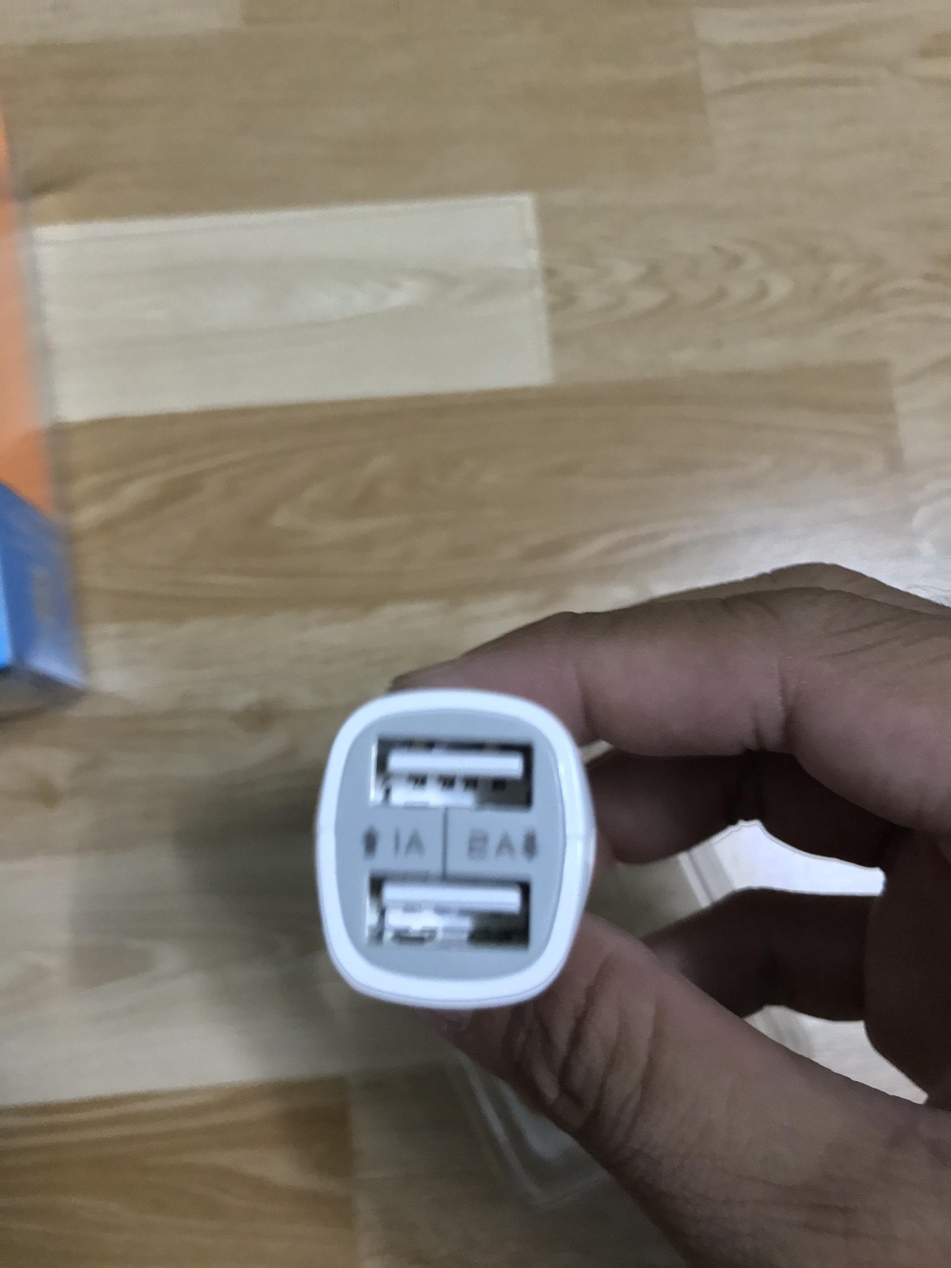 Cốc sạc xe hơi Arun 2 cổng sạc ,bảo hành 6 tháng
