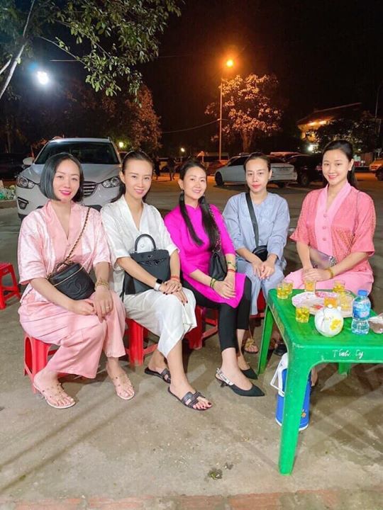 Mẫu gấm Hoa phối viền lụa bà lai G01