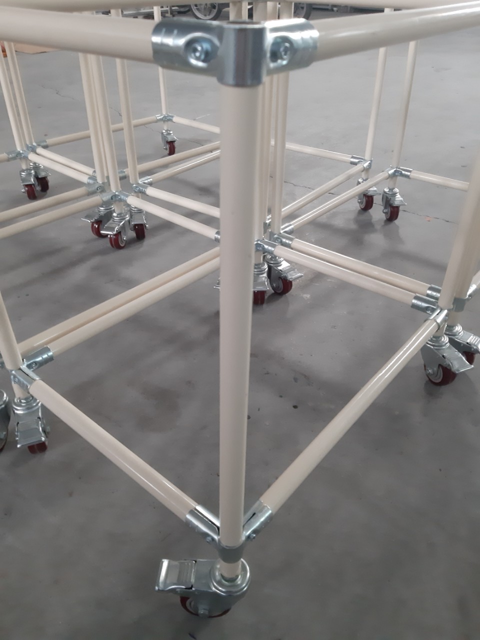 CÂY ỐNG THÉP BỌC NHỰA ϕ 27.2 DÀI 4M