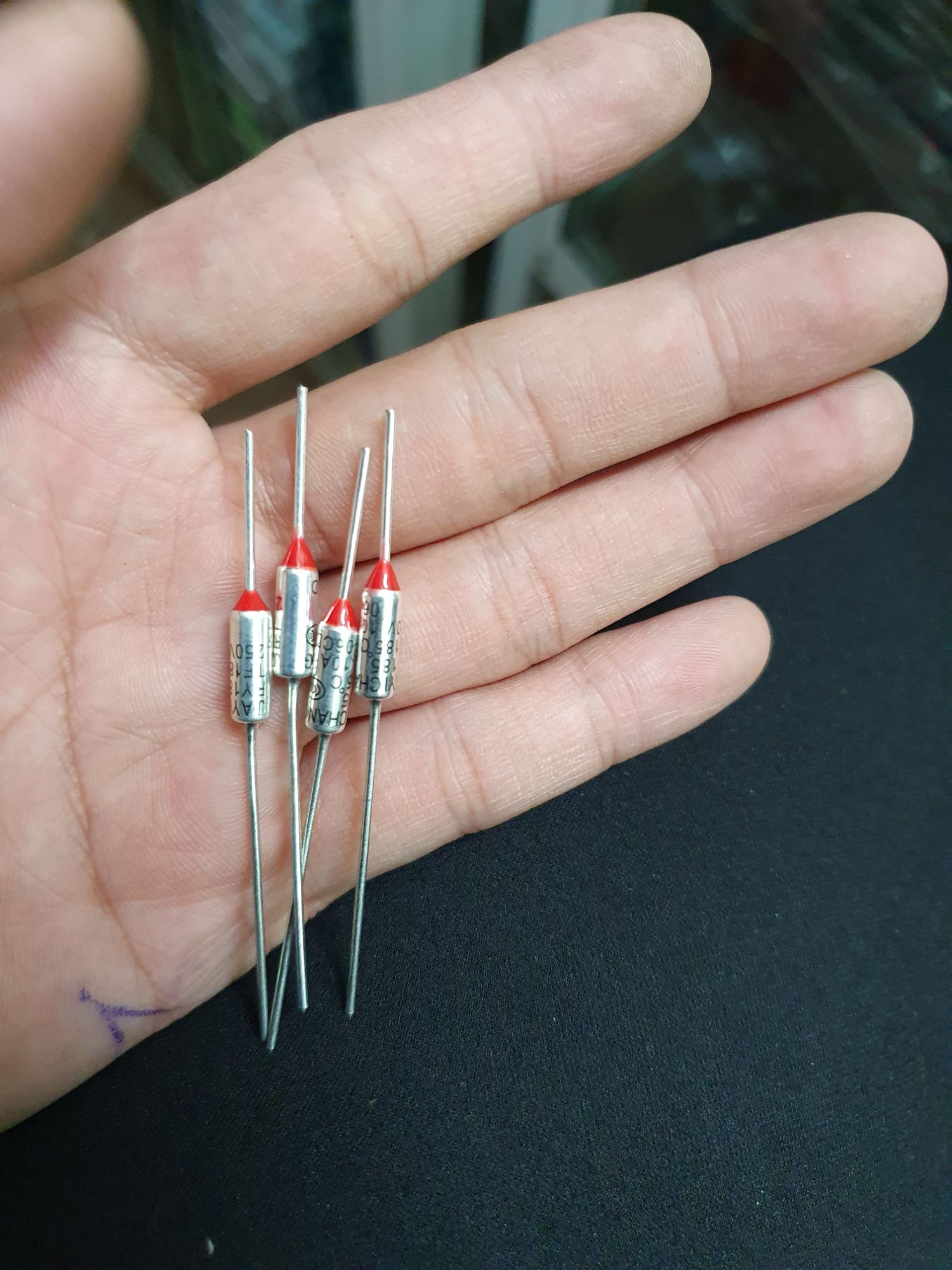 10 con cầu chì nồi cơm