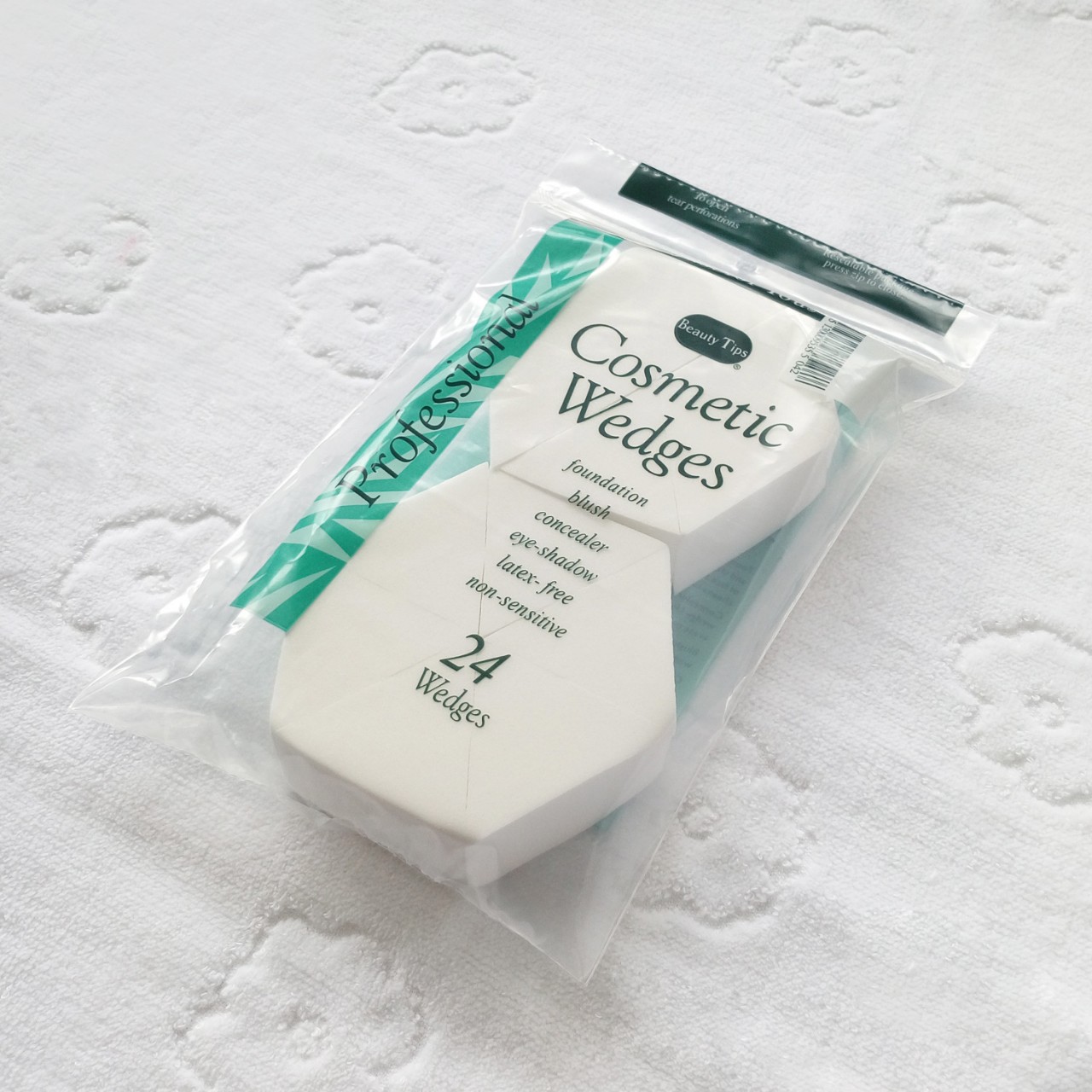 Bông mút tán nền trang điểm 24 miếng màu trắng mềm mịn bám phấn tốt chuyên dùng cho makeup chính hãng HALOMI