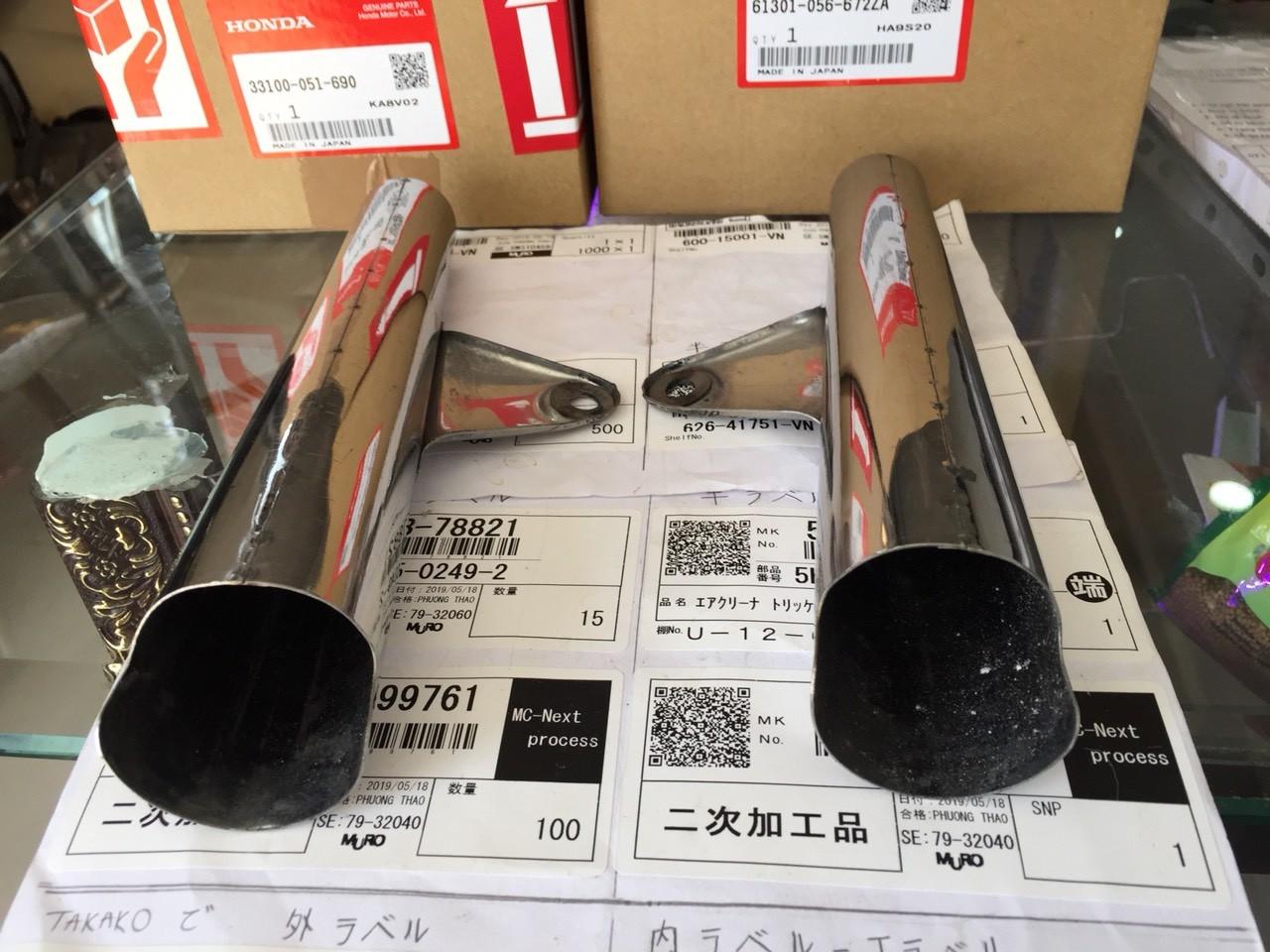 cặp tai thỏ xe 67 -72 bằng inox hít (sắt xi inox)