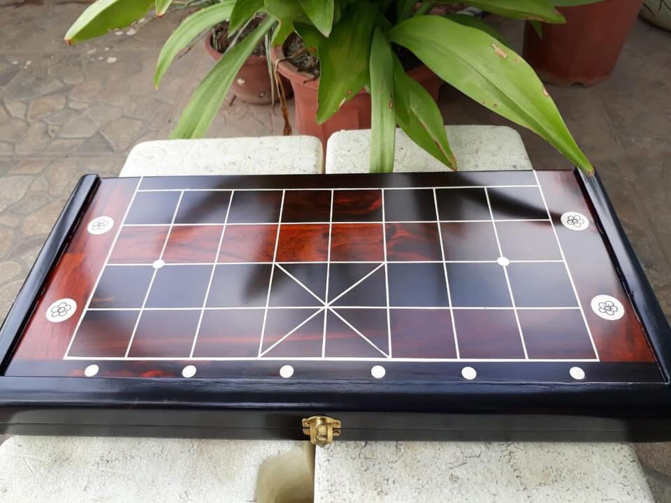 Bộ Bàn Cờ Tướng Gỗ Trắc [ Bao Gồm Bàn và Quân ]