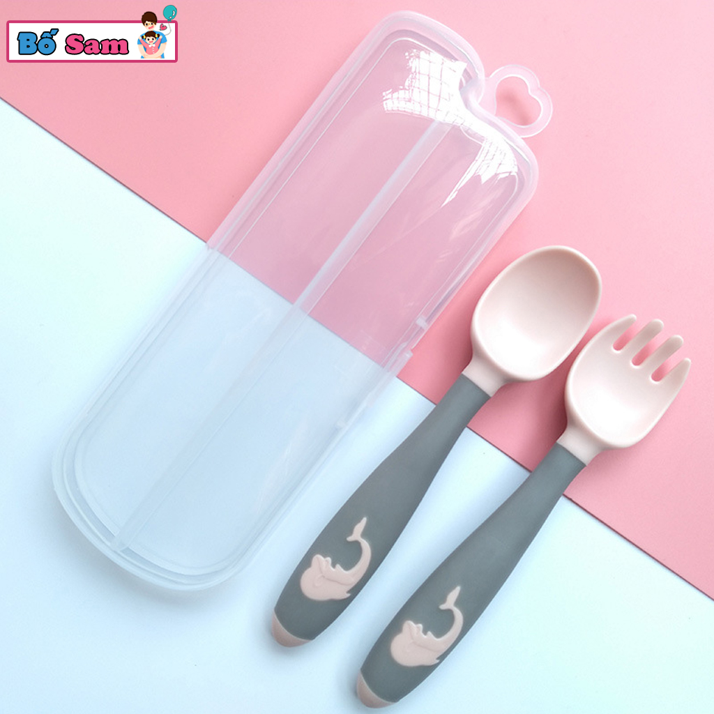 Bộ thìa dĩa cho bé tập xúc uốn cong silicon tay cầm hình cá heo dễ thương Shop Bố Sam