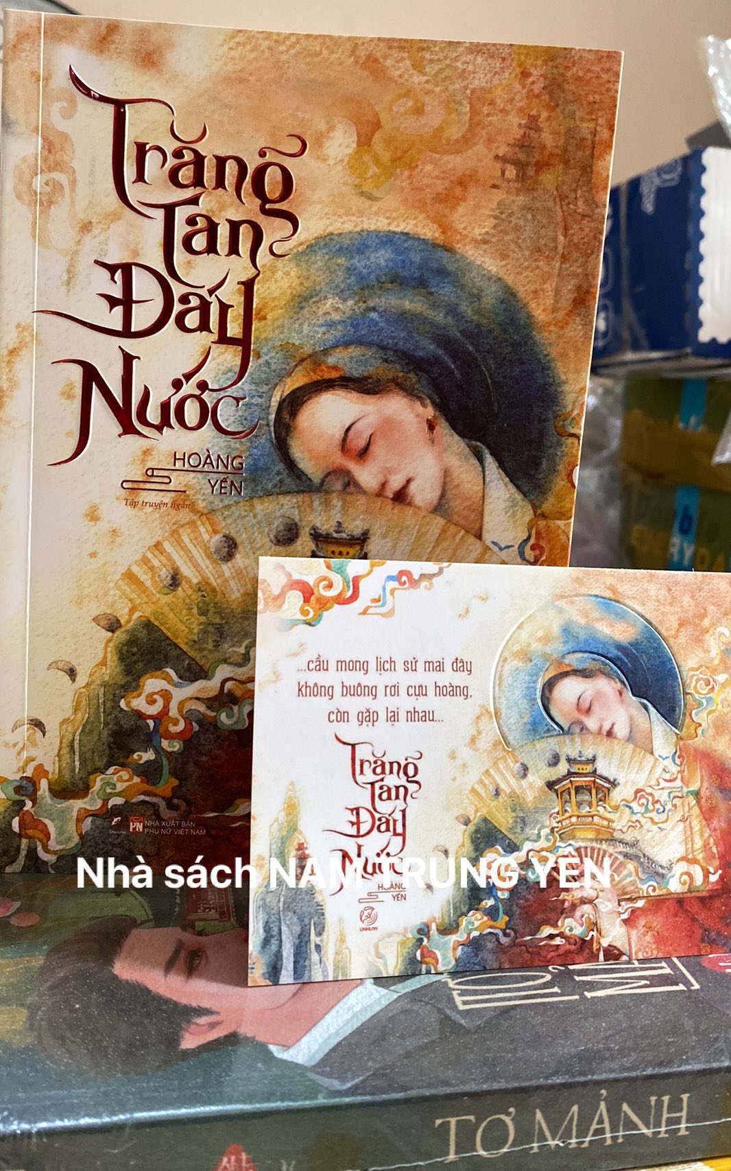 Sách TRĂNG TAN ĐÁY NƯỚC - Hoàng Yến