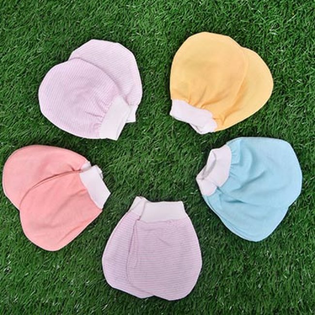 Combo 10 Khăn Sữa, 5 Nón, 5 Cặp Bao Tay, 5 Cặp Bao Chân Cho Bé