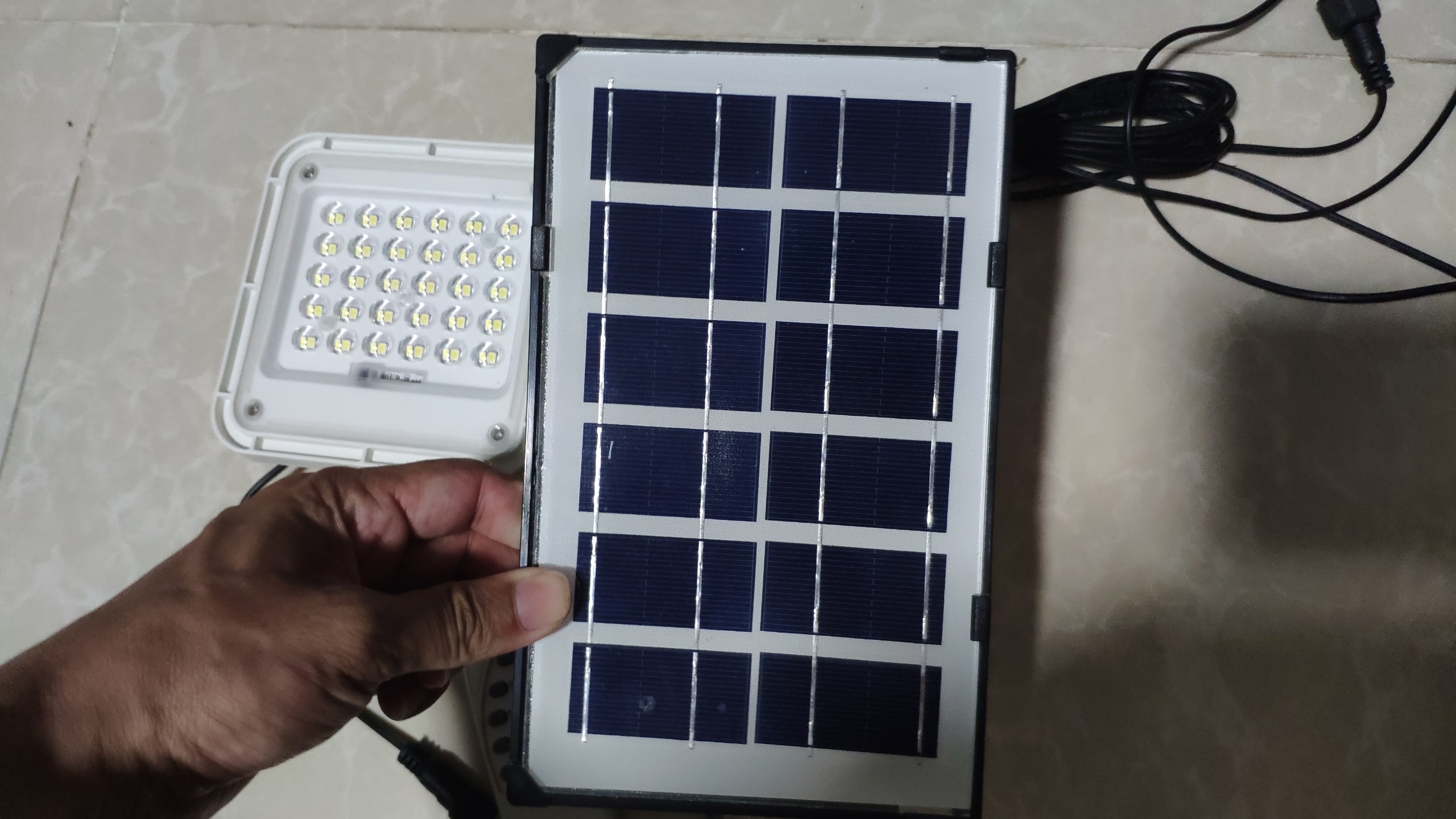 Đèn led năng lượng mặt trời 15W