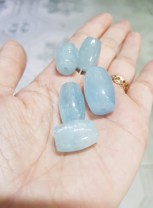 Lu Thống Đá Aquamarine Kèm Dây Đeo Cổ