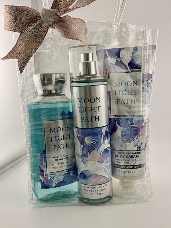 Bath & Body Works Moonlight Path Fragrance Spray – Light, Elegant Powder Scent, Gentle Fragrance, Not Overpowering, Suitable for School and Work.