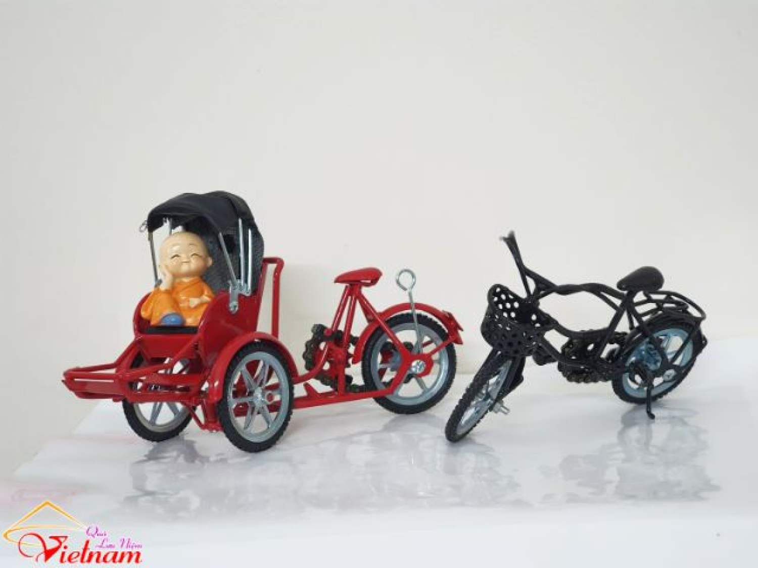 Xích lô lưu niệm - Màu Đỏ/Đen (23cm x 15cm x 9cm)
