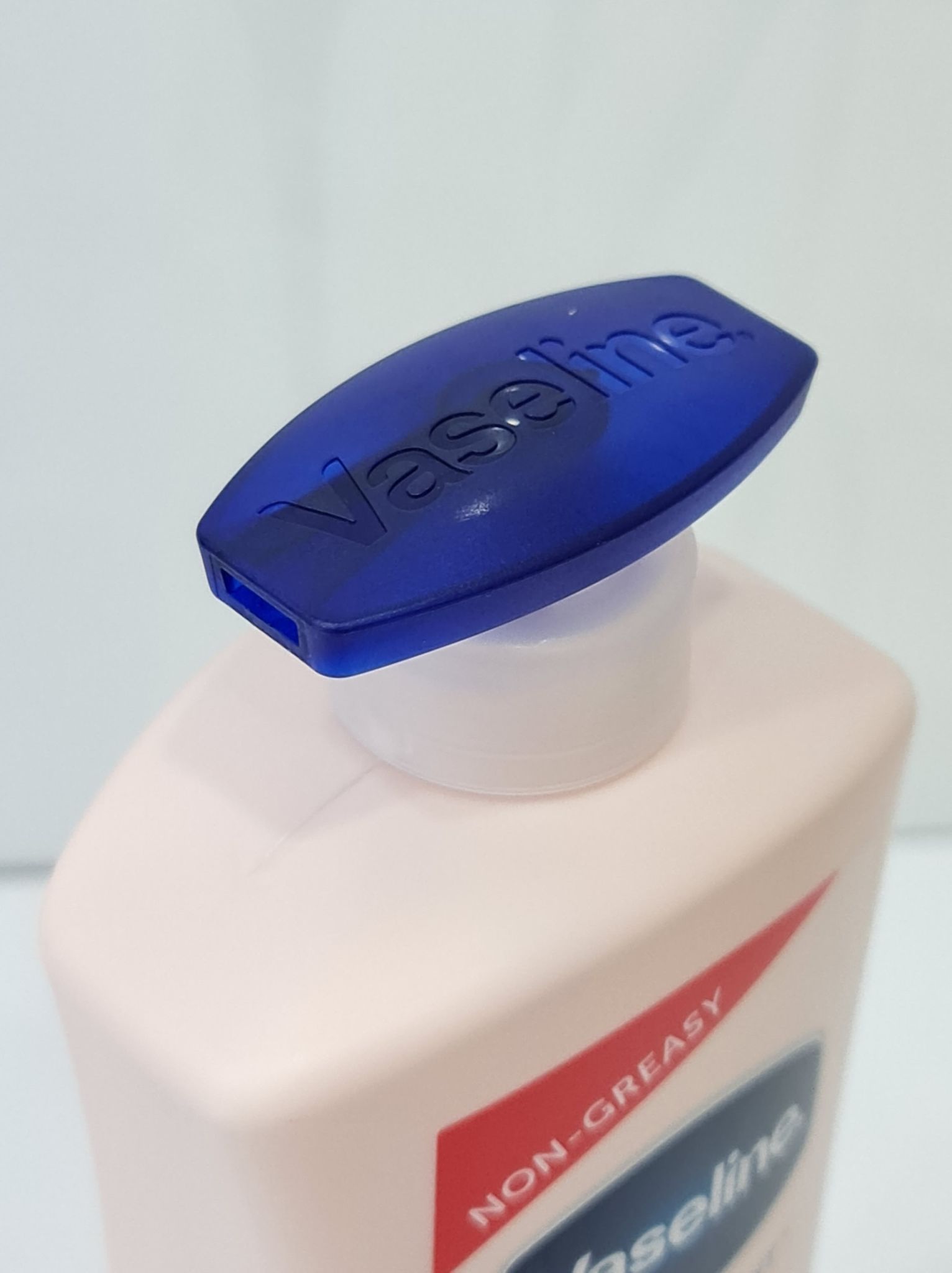 Sữa Dưỡng Thể VASELINE 725ml
