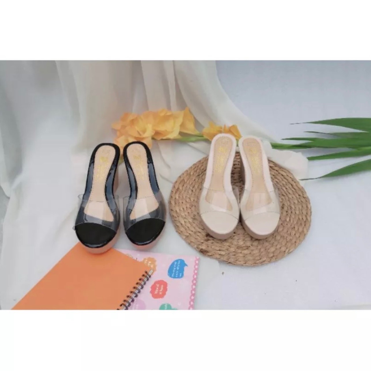 Dép guốc đế xuồng quai trong xi mờ