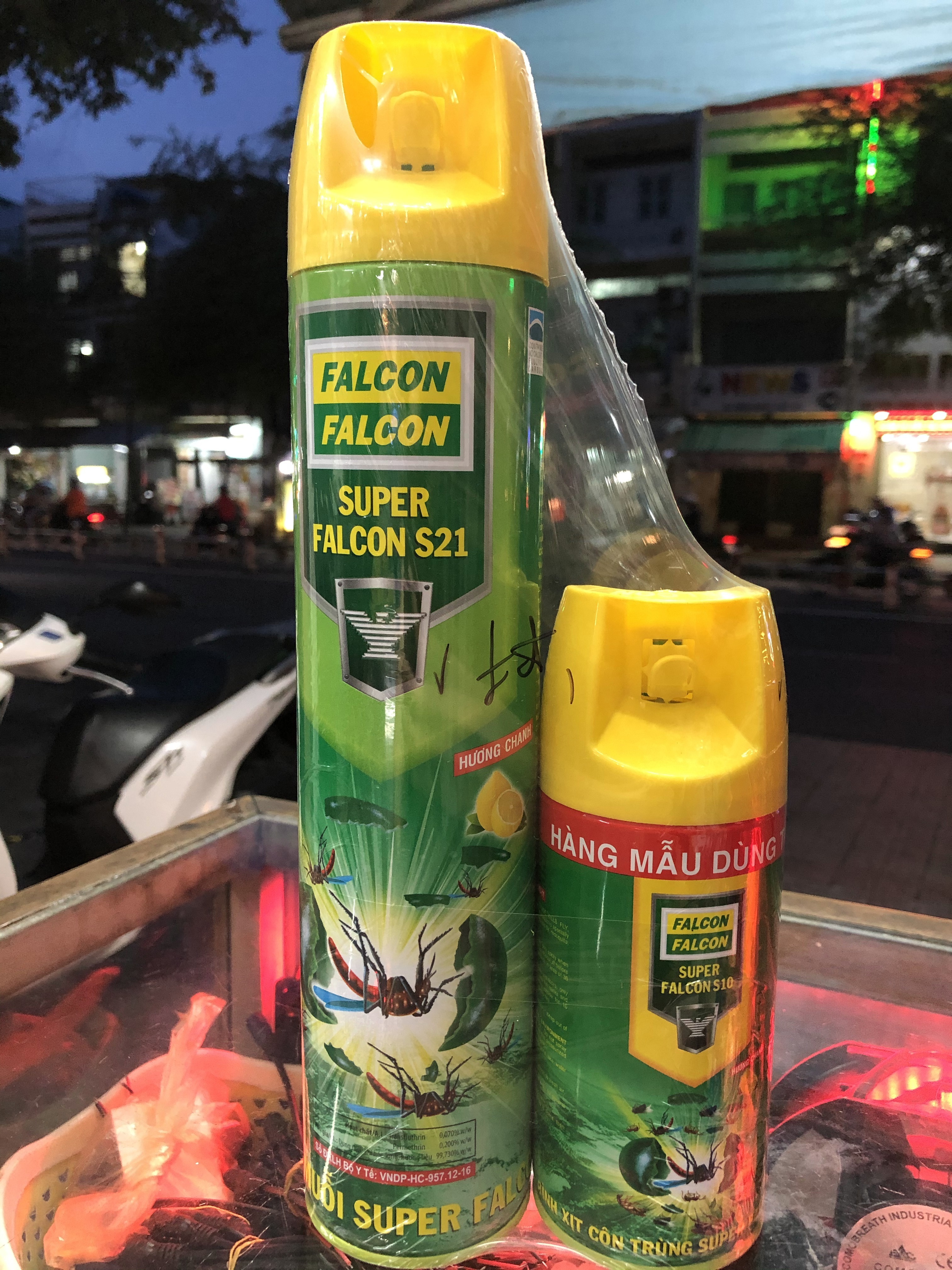 Bình xịt muỗi Falcon hương chanh 600ml