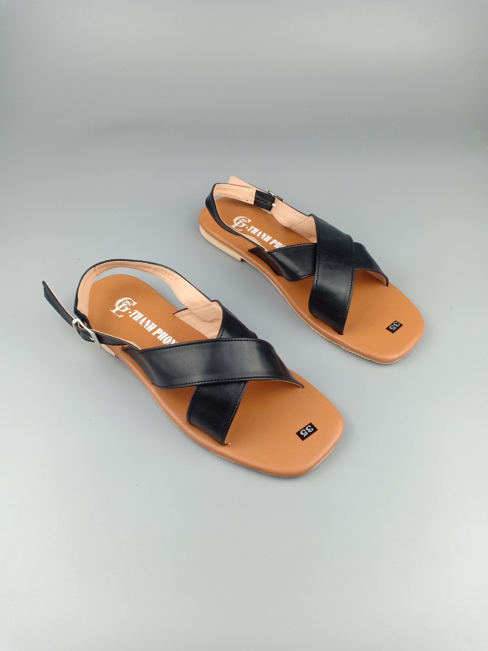 Giày sandal nữ đế bệt quai chéo bảng to
