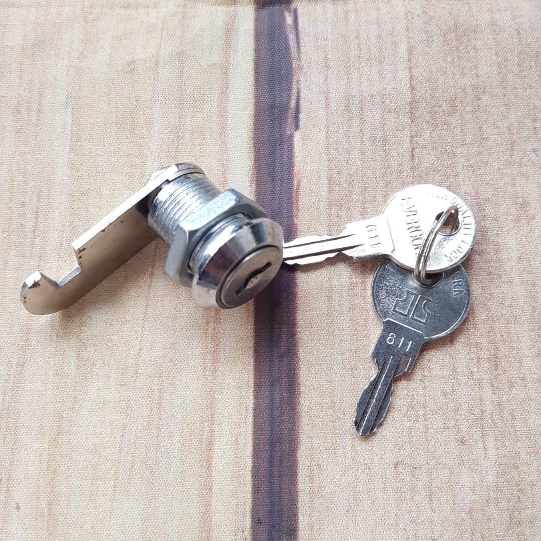 KHÓA TỦ EV TRỤC NGẮN 2.5CM