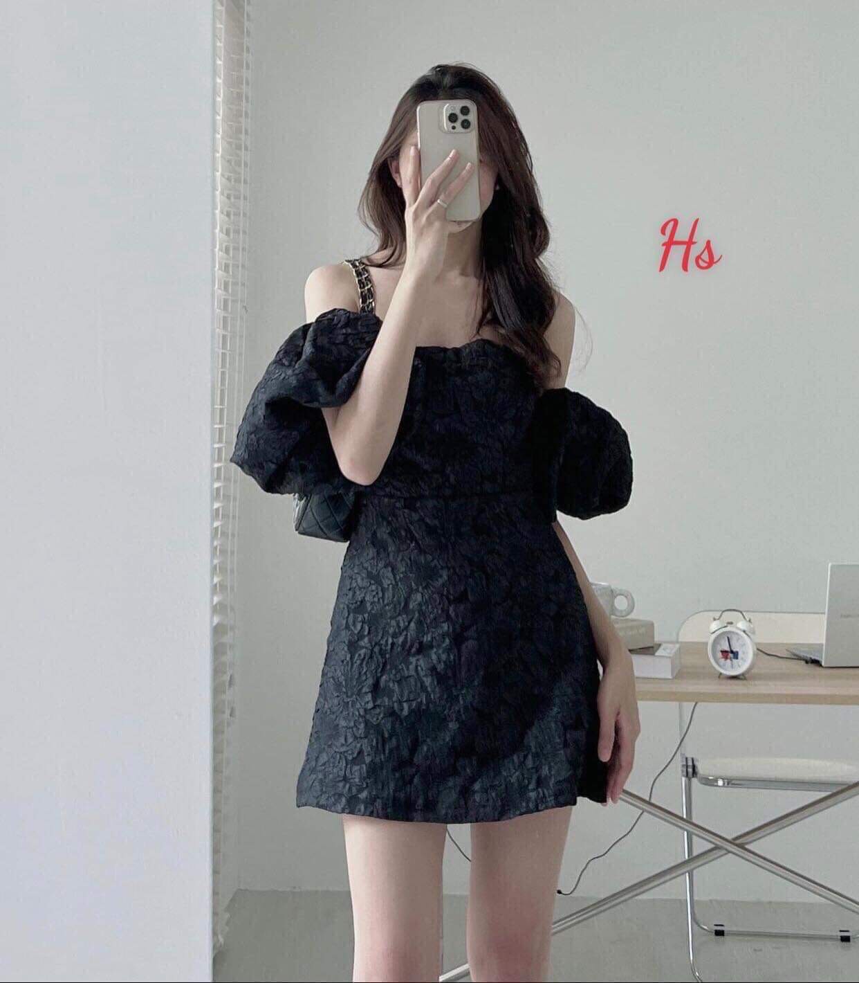 Váy xốp trễ vai tay phồng màu đen