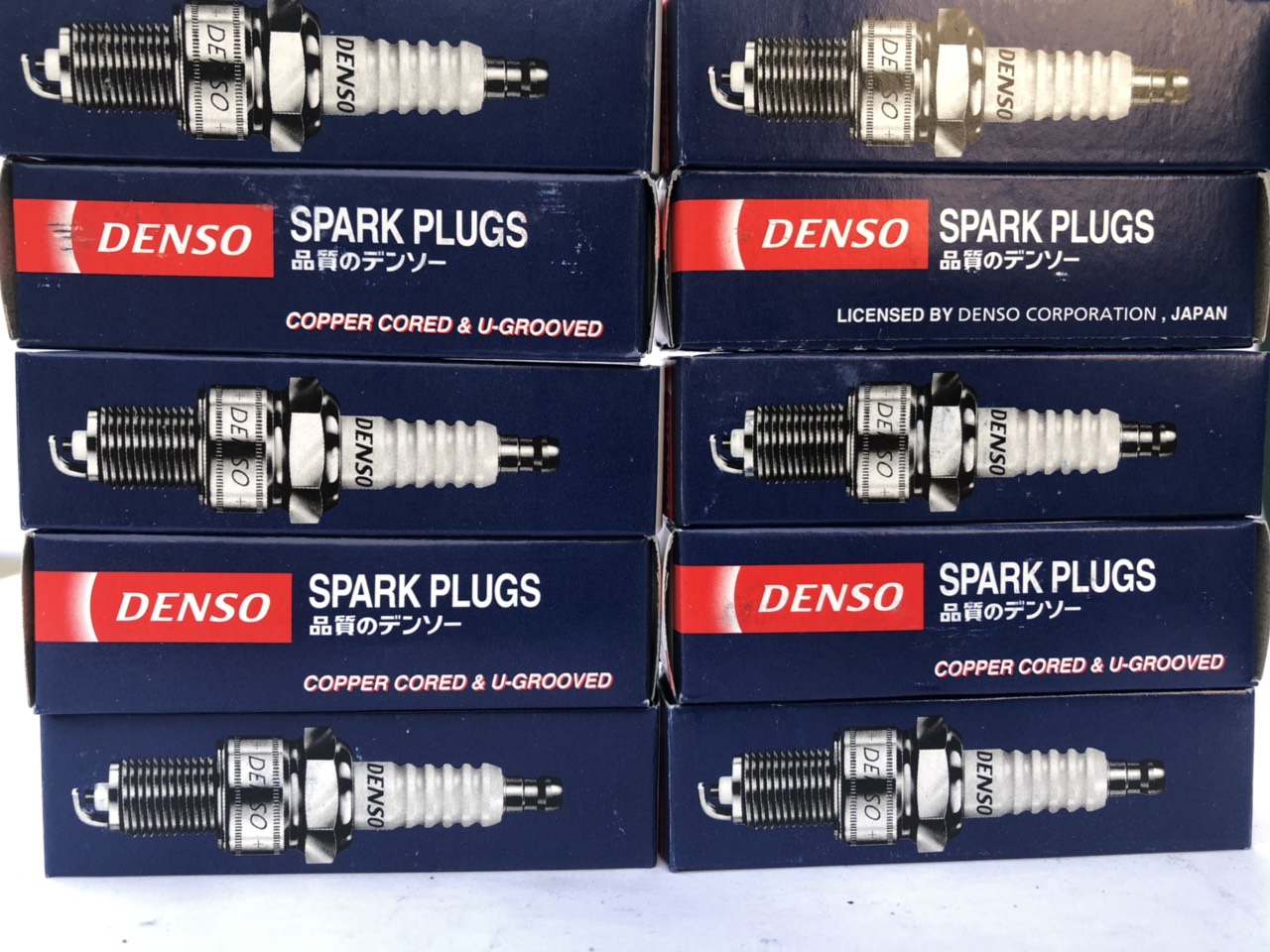 Bộ 4 chiếc bugi K16R-U11 nhãn hiệu DENSO cho xe ô tô