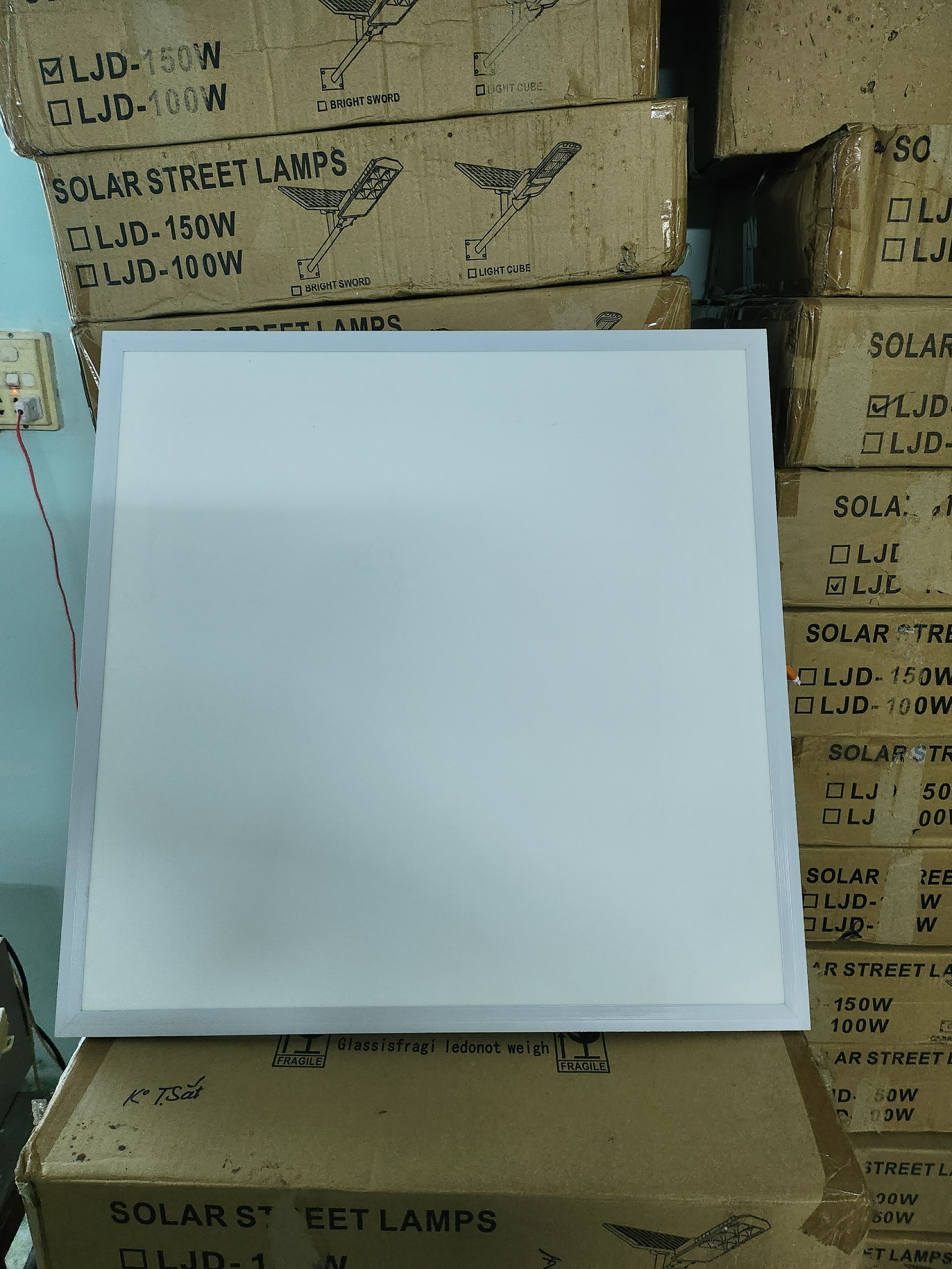 Đèn Led vuông ốp trần siêu mỏng nhẹ ( 48W 600 x 600 )