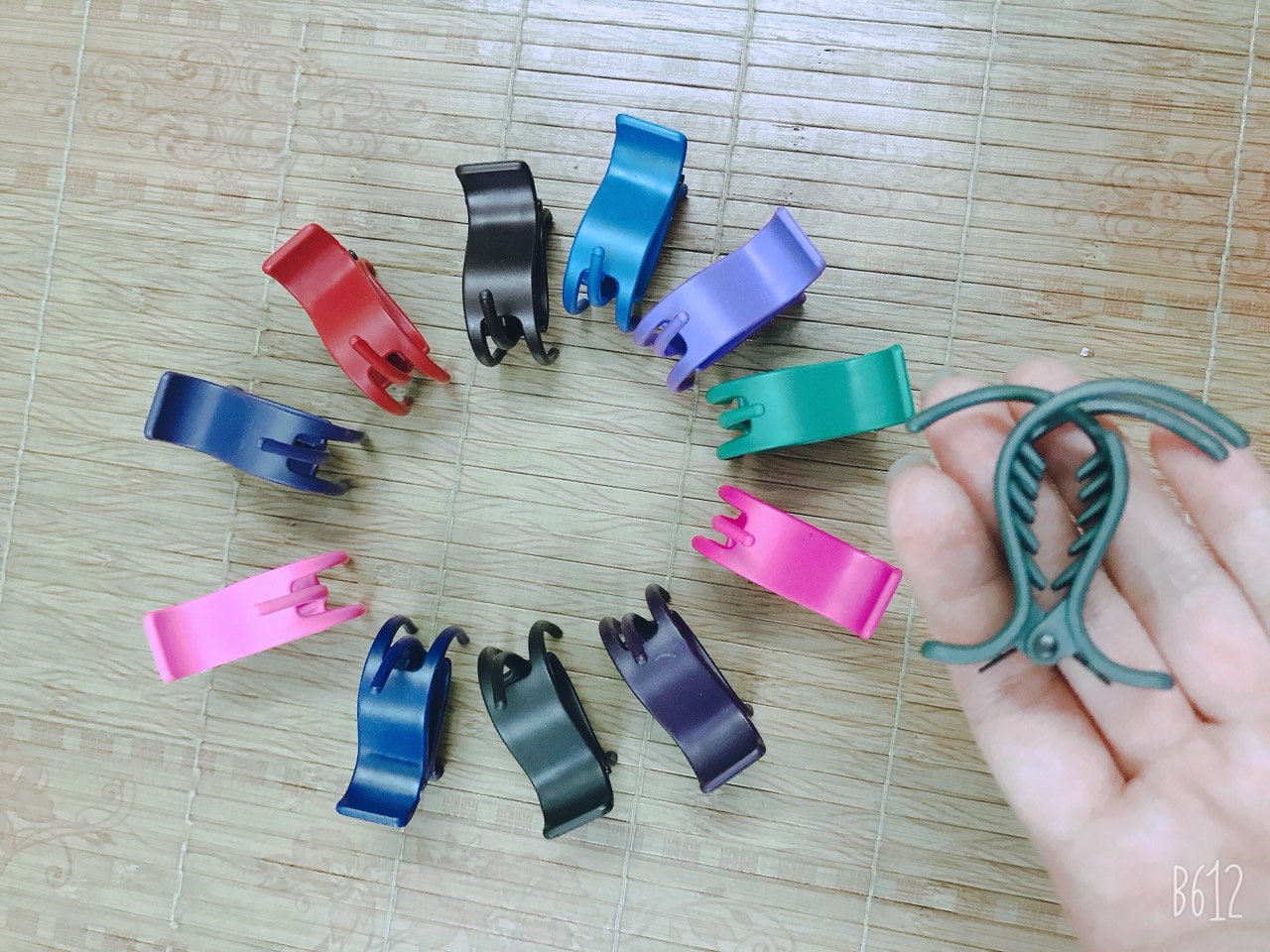Sét 2 kẹp tóc càng cua 3 răng nhiều màu
