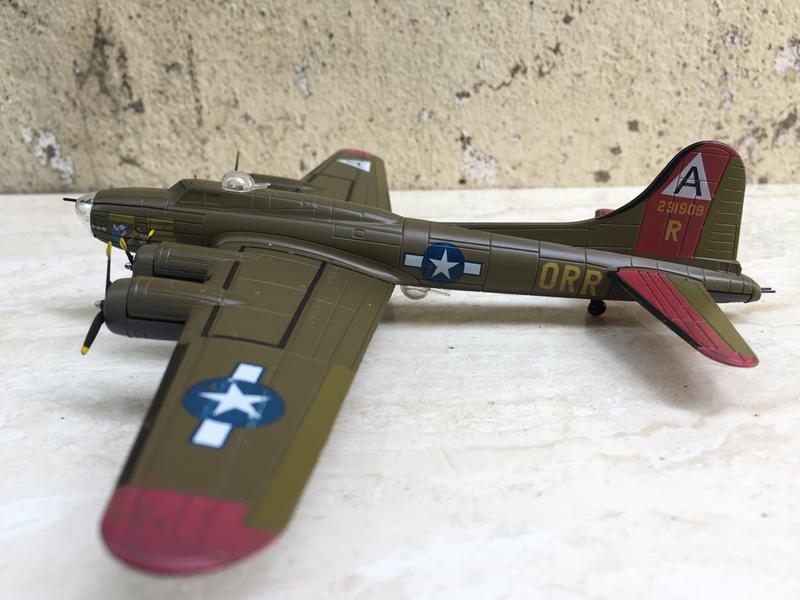 [HCM]Mô hình Máy bay ném bom B-17D 1:144