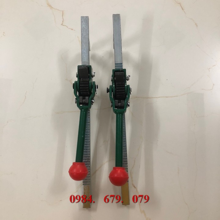 Tay banh lốp xe ô tô tải