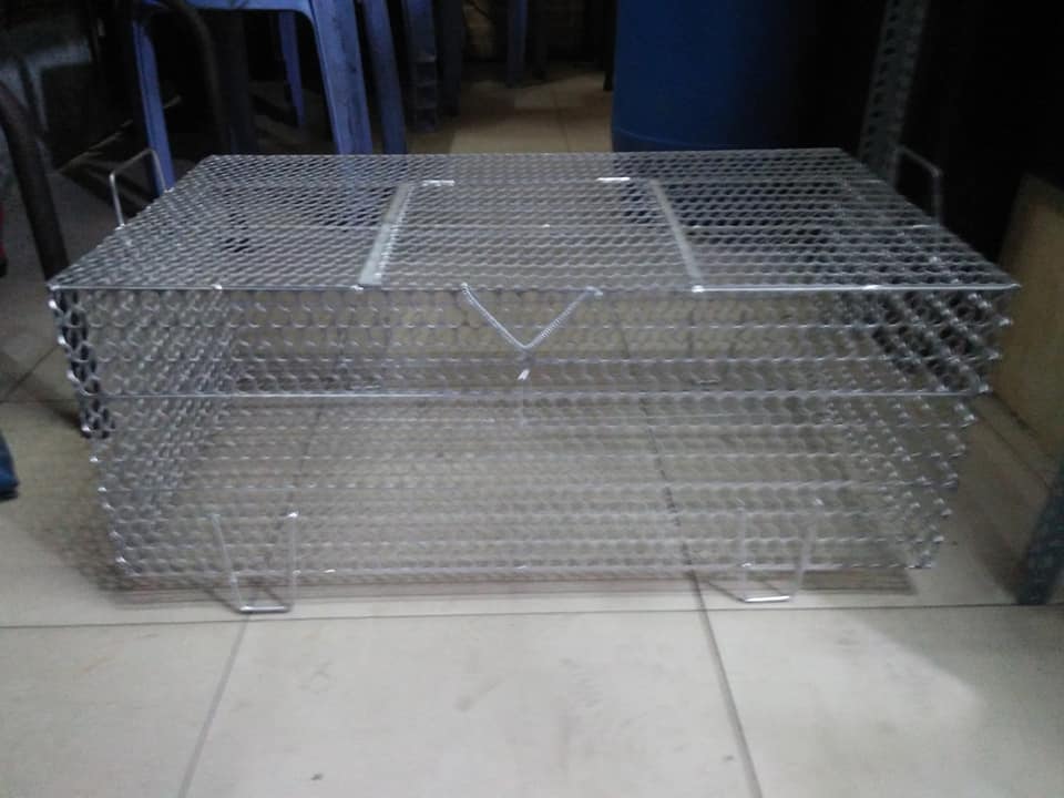 Lồng nuôi gà con lưới mắt sên
