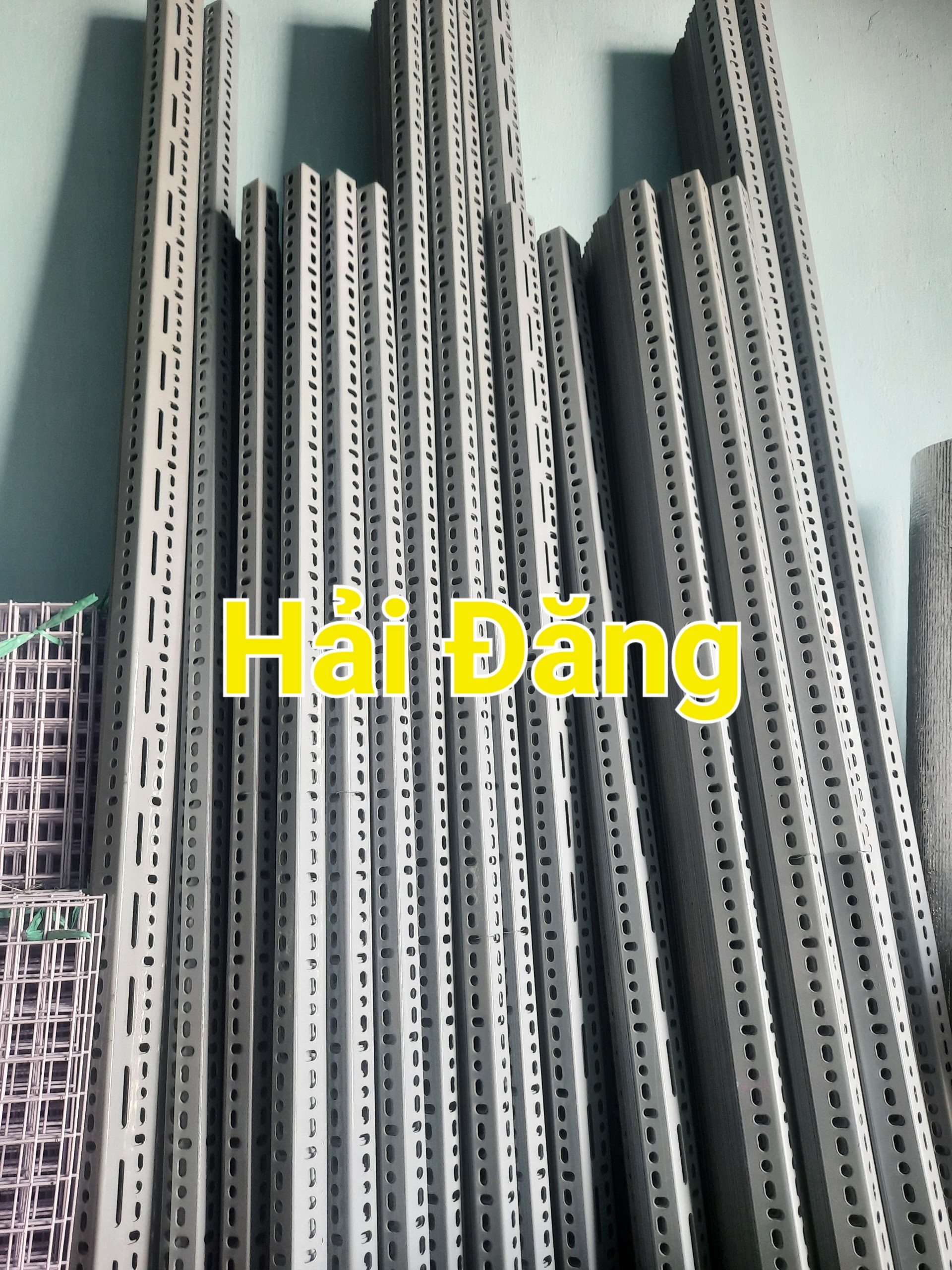 Thanh sắt V Lỗ V3 Dài ( 20cm-30cm-40cm-50cm) lắp ráp kệ sắt v lỗ đa năng