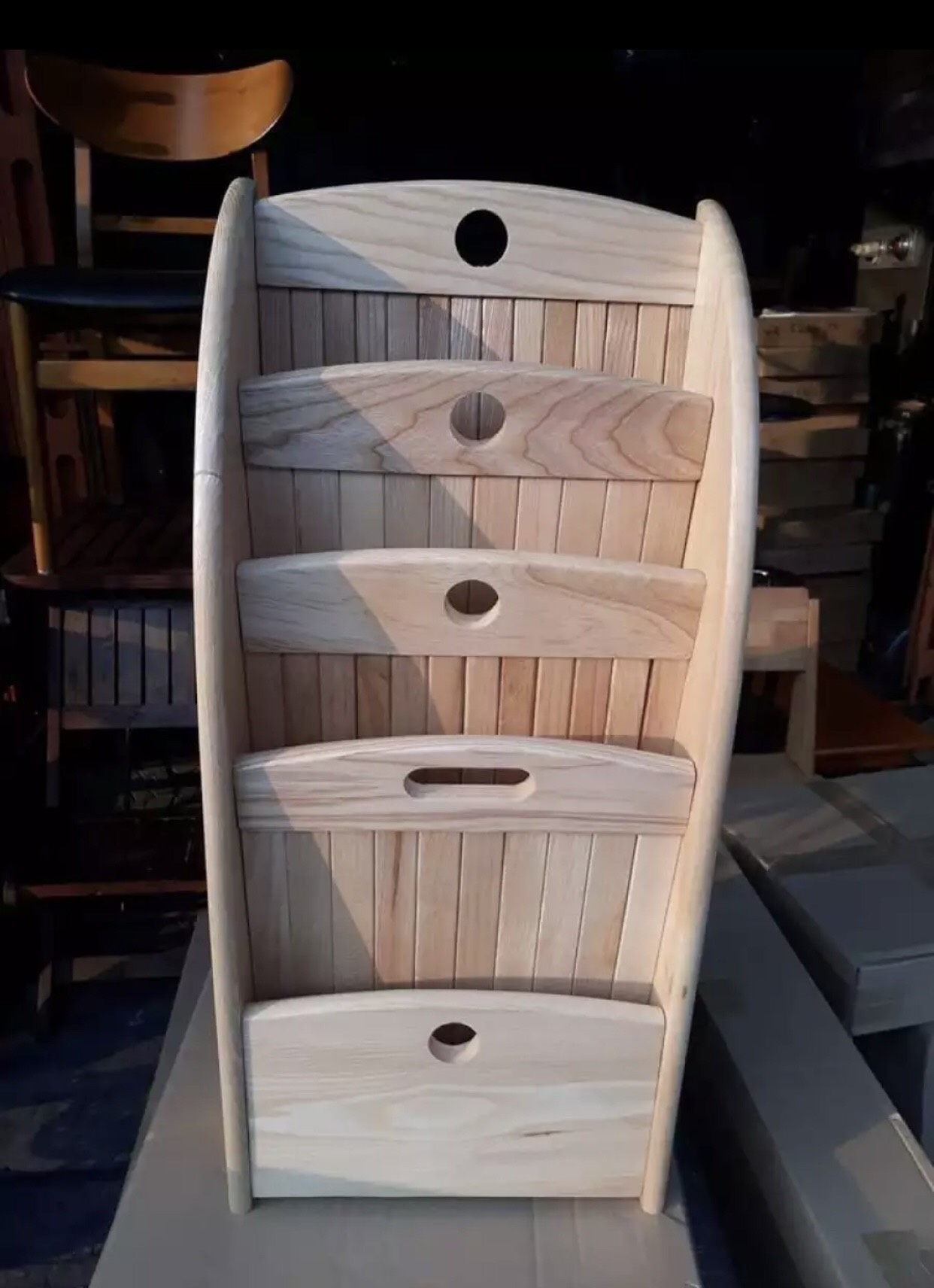 Kệ để báo gỗ tự nhiên