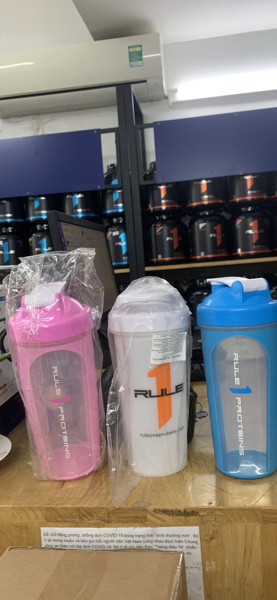 (Quà tặng không bán) Bình lắc thể thao shaker cup Rule 1 800ml