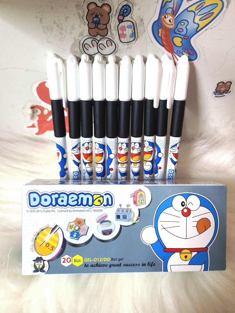 01 HỘP 20 CÂY BÚT GEL 012 DORAEMON MỰC ĐEN - ĐẦU NGÒI 0.5MM.
