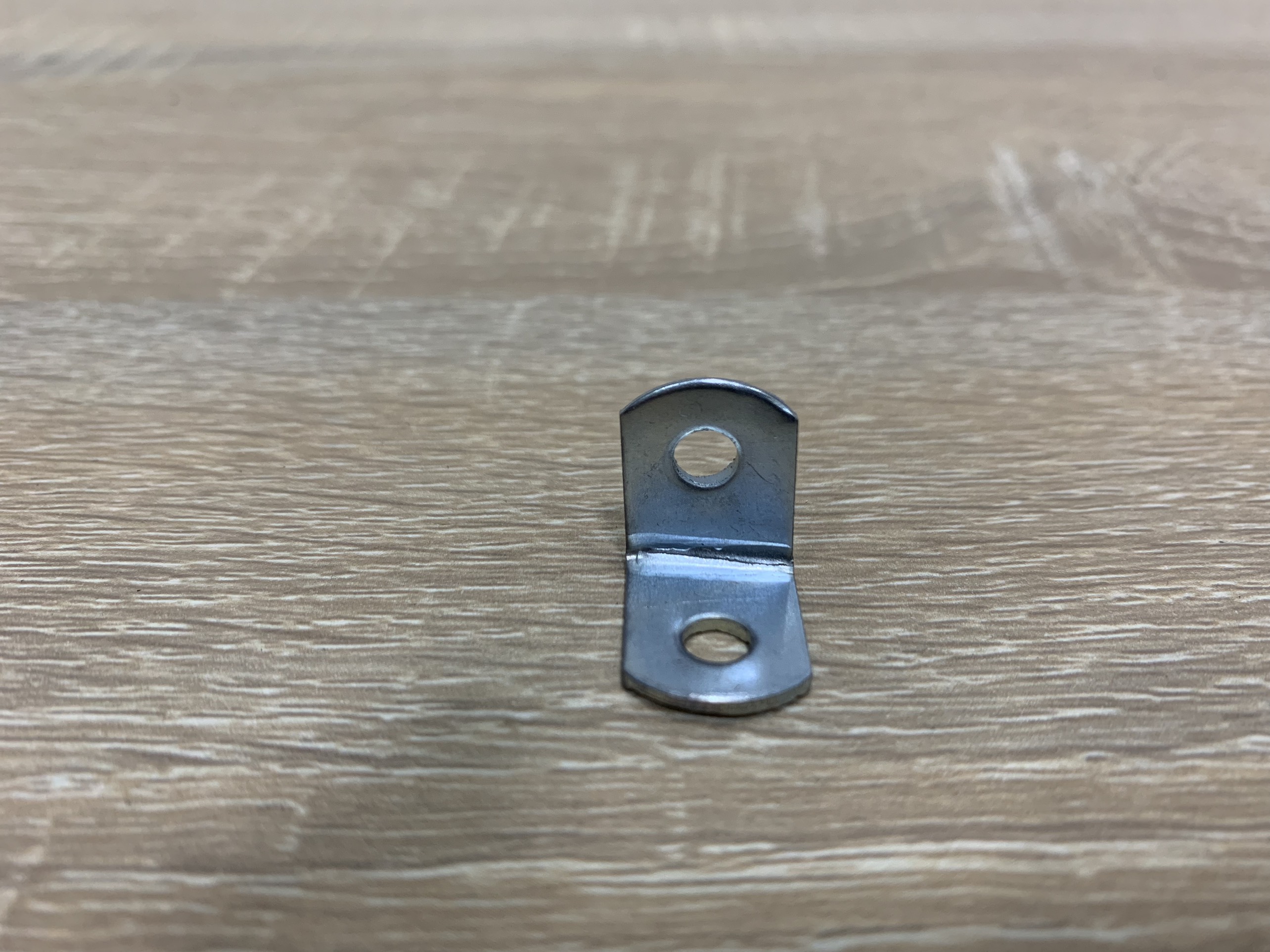 Ke góc vuông chữ L dày 1.5 ly bản rộng 1.3 cm (1.7 x 1.7 x 1.3 cm)