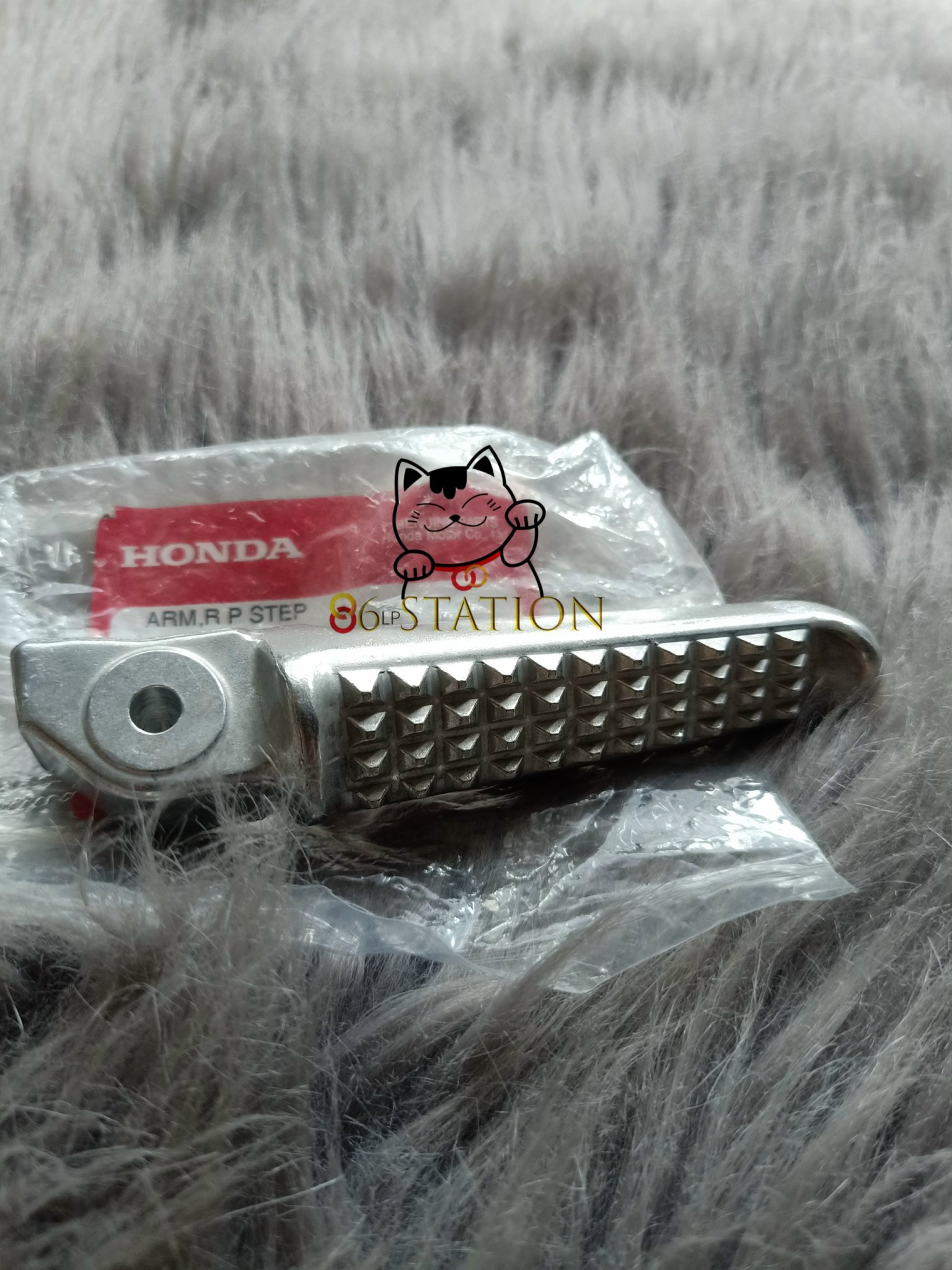 cục nhôm gác chân sau sonic winner gtr