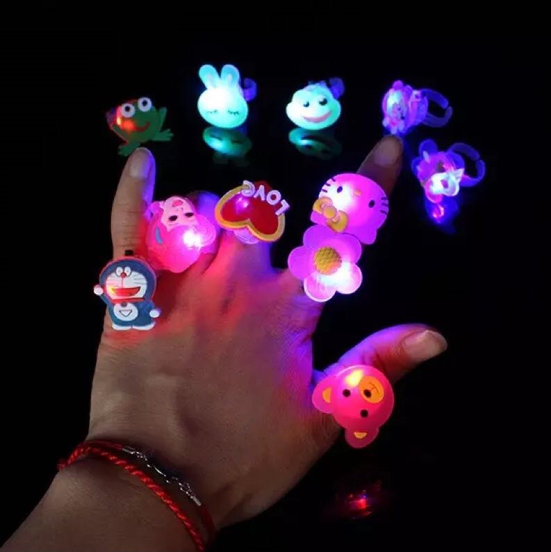 Sét 5 Chiếc Nhẫn Đồ Chơi Có Đèn Phát Sáng Cho Bé