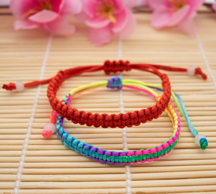Vòng chỉ đỏ kèm hạt