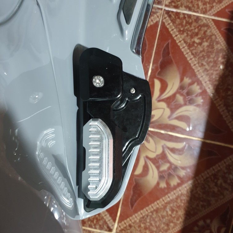 Gác Chân Vespa CNC Nhôm Cao Cấp