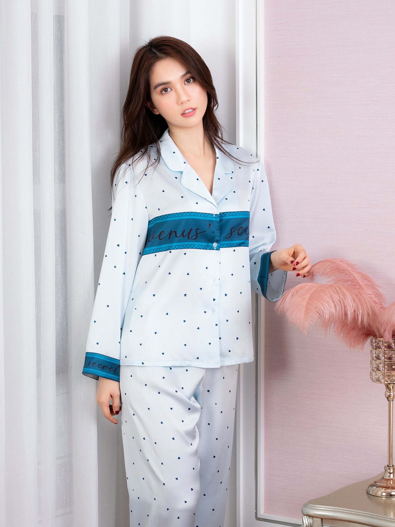 Bộ đồ ngủ lụa pyjama cao cấp phối chữ VENUS SECRET