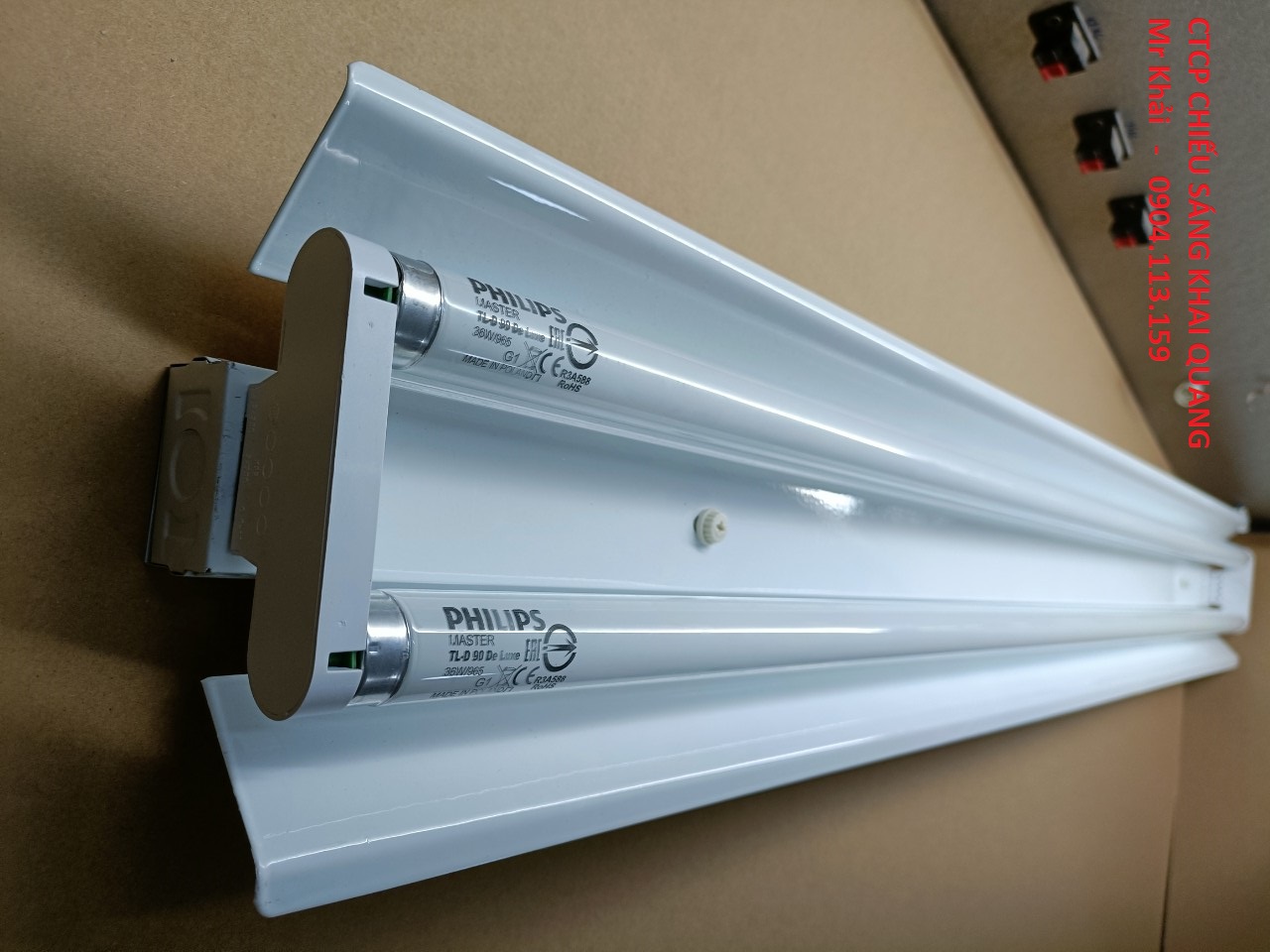 (SALE) Bộ đèn so màu D65 2x36W Philips sơn trắng tĩnh điện