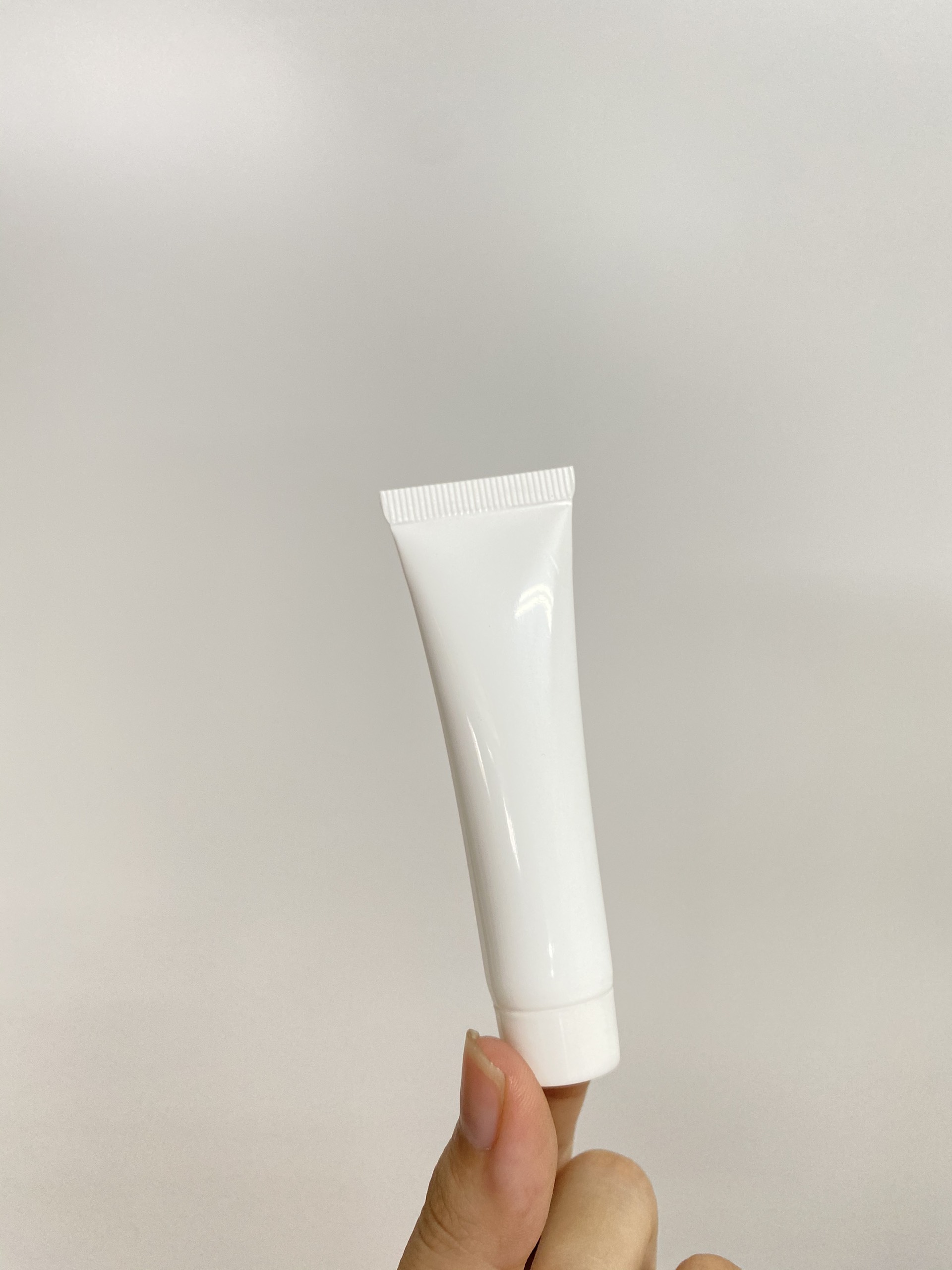 Combo 100 tuýp nhựa nền trắng 15ml (Fi19)
