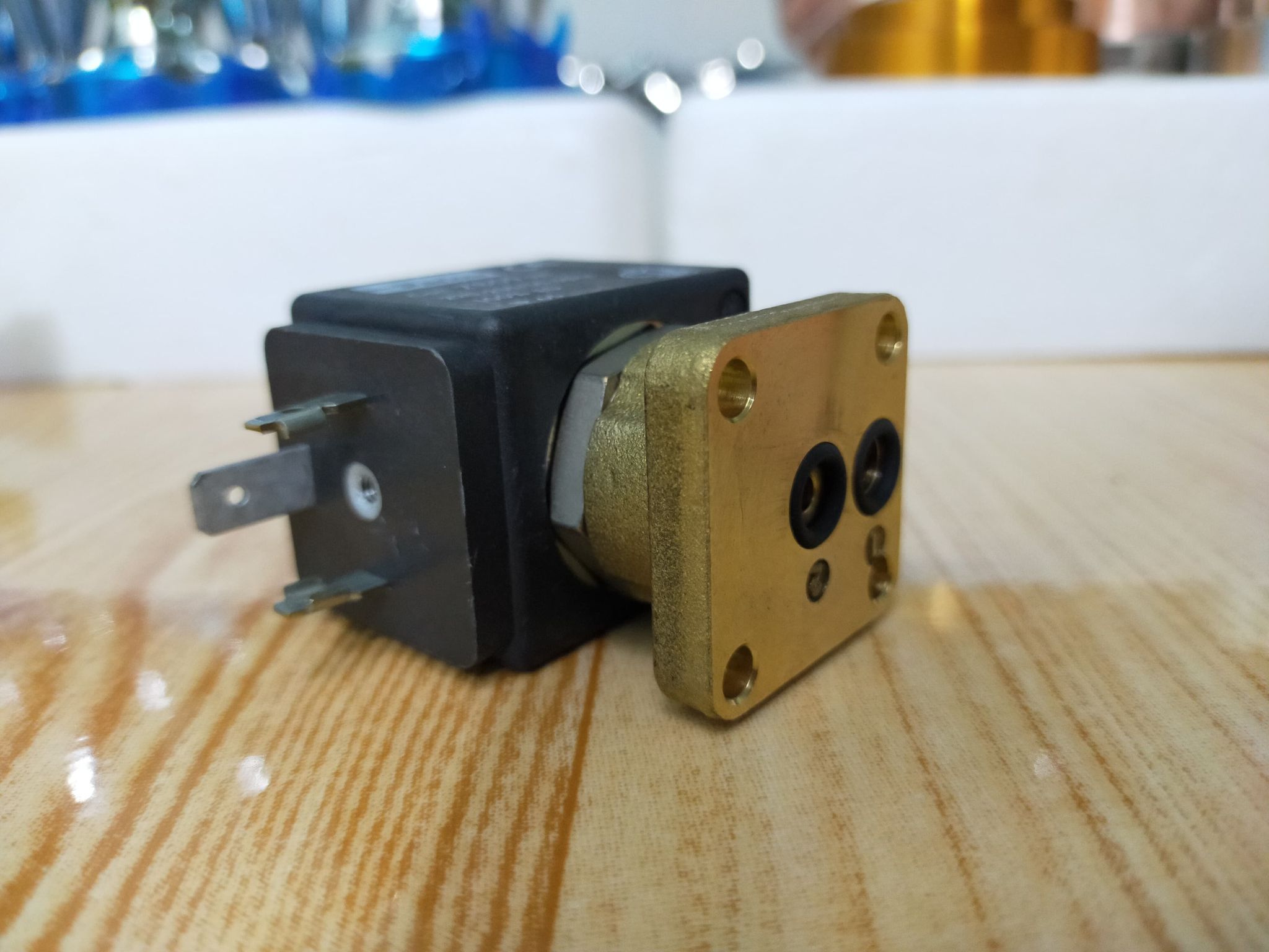 Van điện từ 3 ngã PARKER