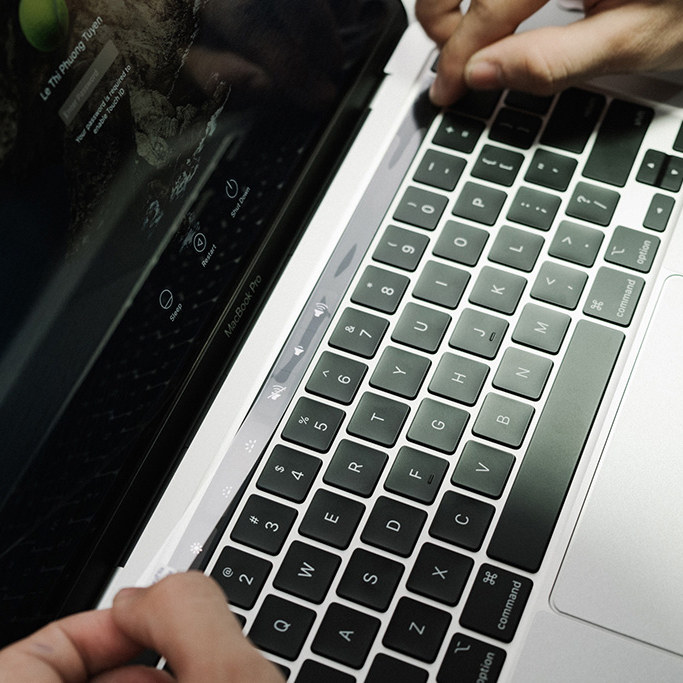 Miếng Dán Thanh Cảm Ứng Touchbar cho Macbook