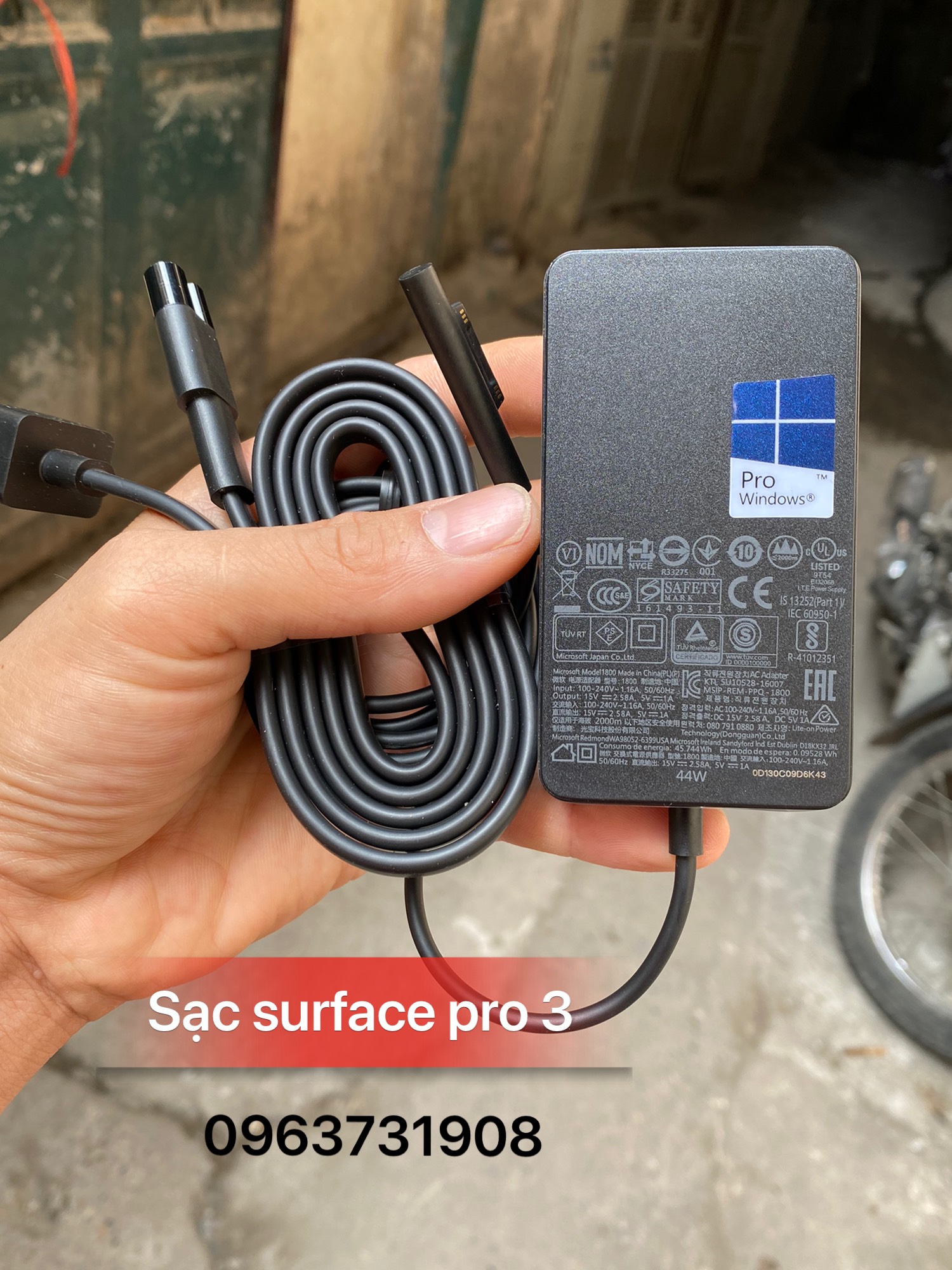 Sạc Surface Pro 3 44W zin theo máy
