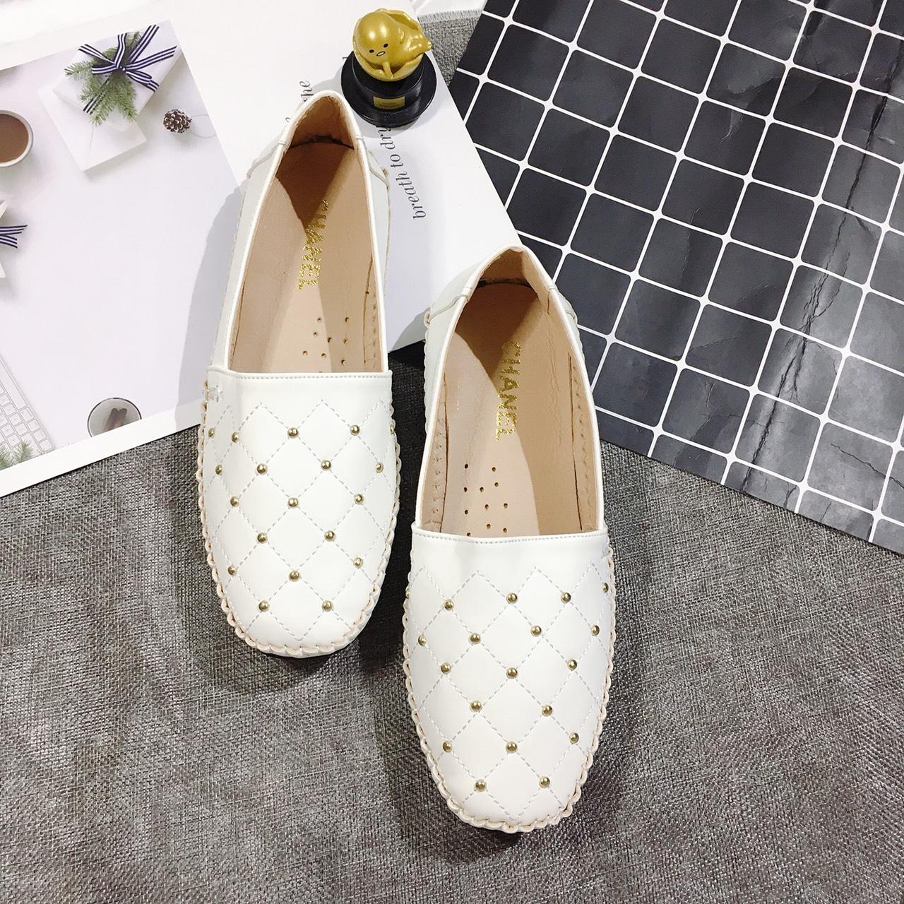 GIÀY LƯỜI NỮ , SLIP ON ĐINH TÁN DA MỀM ĐẾ DẺO CỰC DỄ ĐI HOT HIT CỰC KÌ
