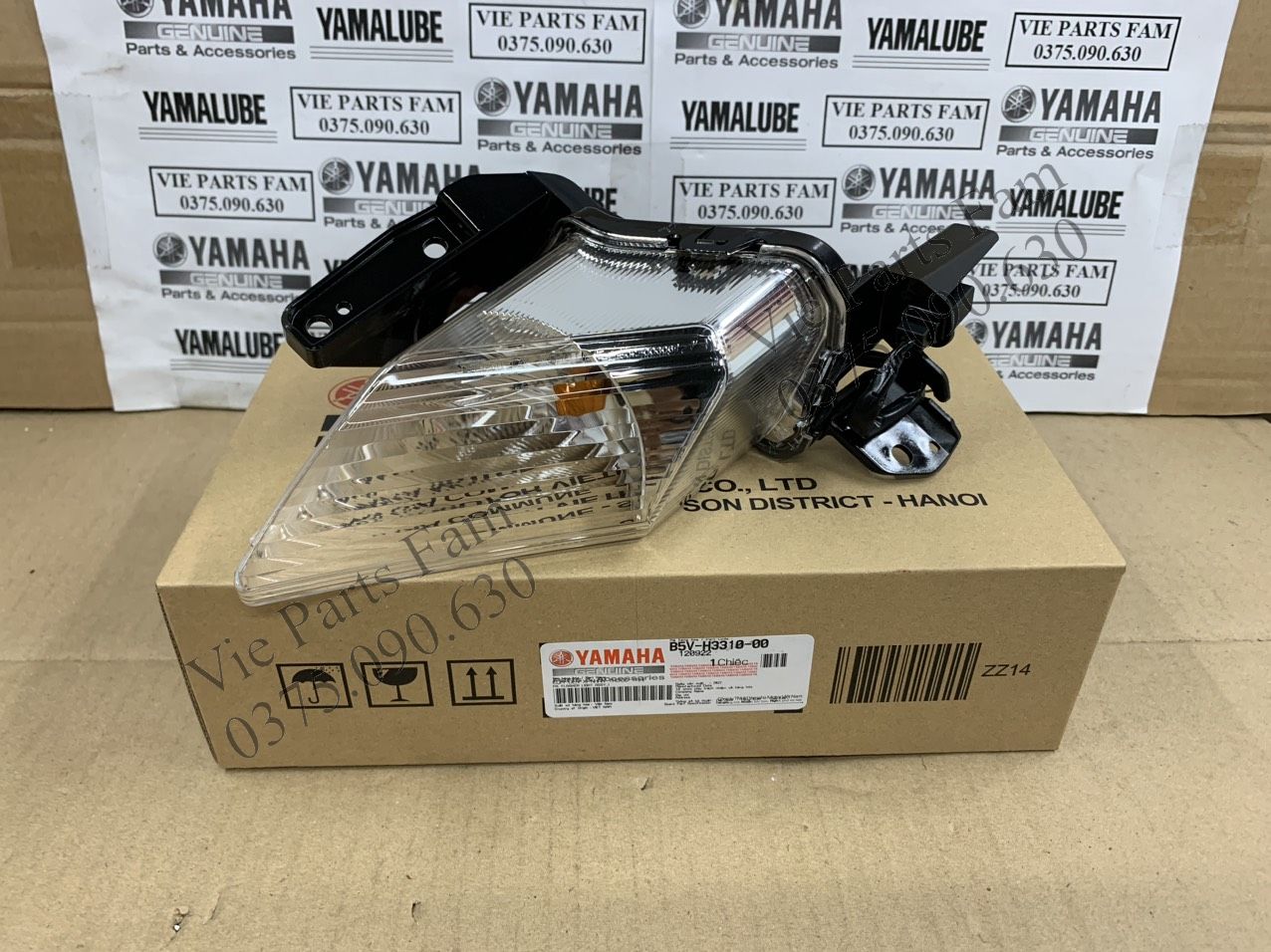 Xi nhan trước trái hoặc phải Yamaha Exciter 155 VVA , hàng din Yamaha mới 100%