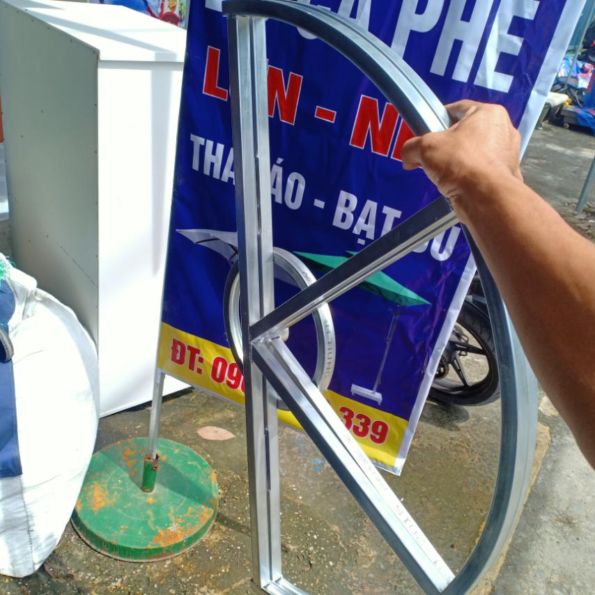 Vòng tròn và chân xếp treo quần áo