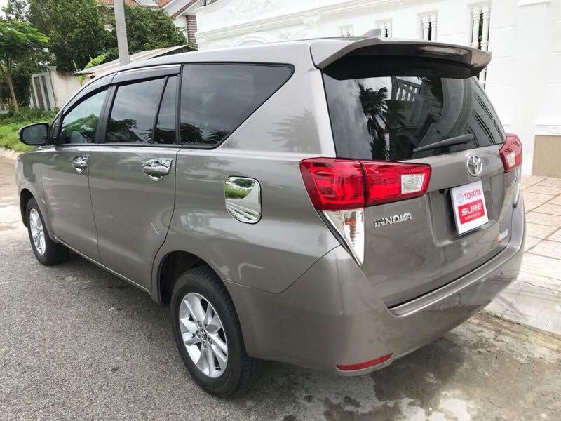 Ốp nắp bình xăng innova 17