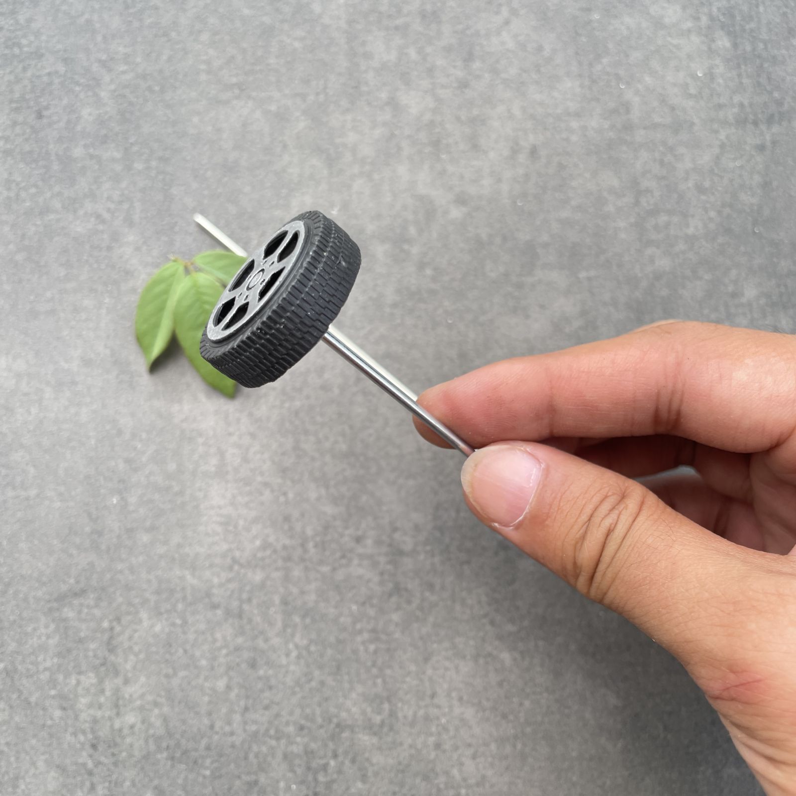 Trục lắp bánh xe đồ chơi 2mm dài 10cm